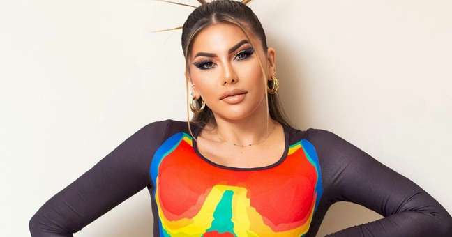 Thays Sintra chooses the favorite hair color of music and TV celebrities