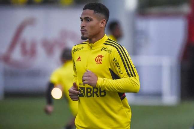 Referência aos 21 anos, João Gomes manda recado para jovem do Flamengo