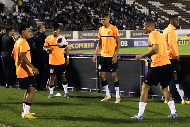 Corinthians goleia Ferroviária e avança à 2ª fase da Copinha na liderança do grupo'