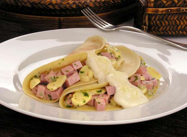 Mushroom pancake with bechamel: taste and approve!