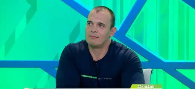 O Corinthians praticamente pariu o Vítor Pereira para o futebol, dispara Mano