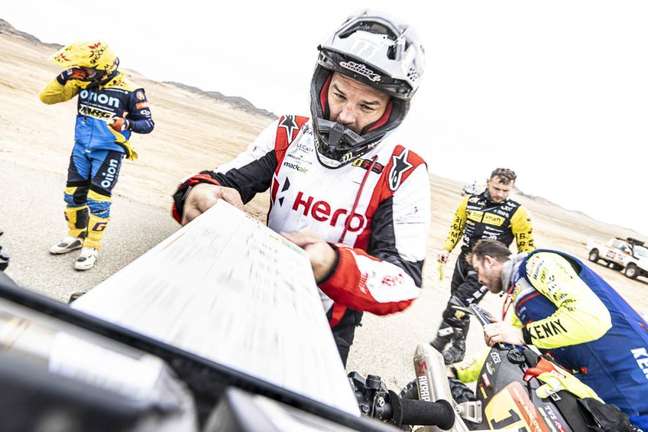 Branch triumphs for the second time on a motorbike in the Dakar.  Medeiros wins on quads