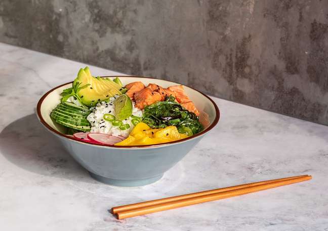 Salmon Filet Poke: Learn how to make the nutritious Hawaiian dish
