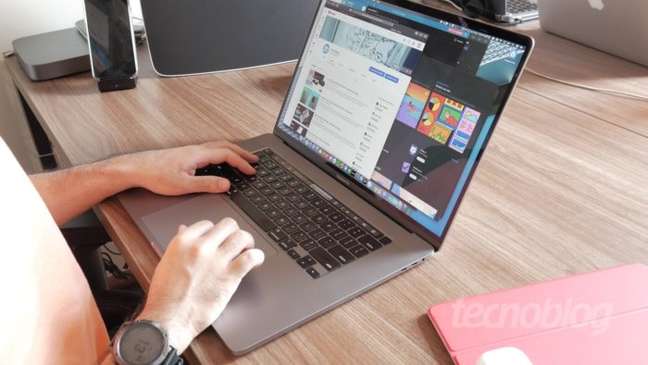 Apple could put a touch screen on the MacBook in 2025