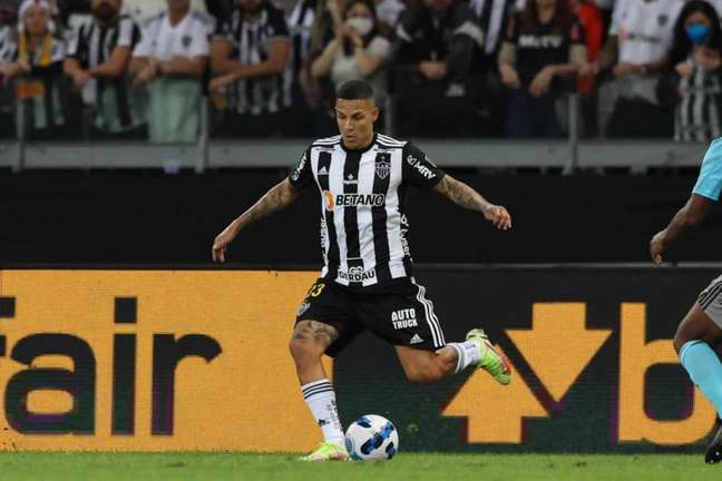 Corinthians buscou informações sobre Guilherme Arana com o Atlético-MG, mas recuou pelo negócio