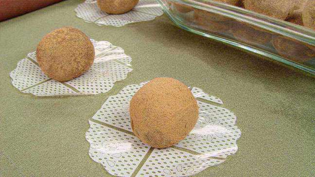 Mini truffles – Photo: Guia da Cozinha Mini truffles – Photo: Guia da Cozinha