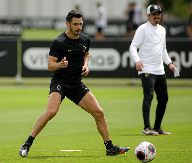 Giuliano analisa treinos do Corinthians e confia em boa temporada: 