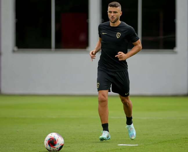 Ataque esvaziado pode levar Júnior Moraes a ter nova chance pelo Corinthians