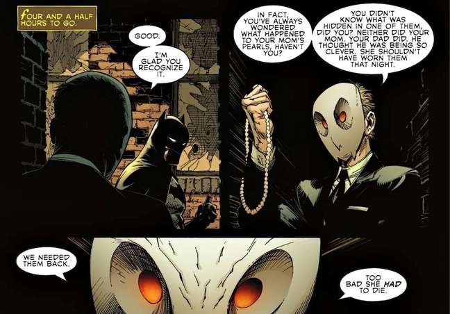 Court of Owls member suggests there was something the group wanted in Martha Wayne's pearl necklace (Image: Playback/DC Comics) Court of Owls member suggests there was something the group wanted in Martha Wayne's pearl necklace (Image: Playback/DC Comics)