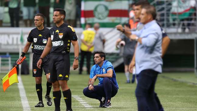 Com saída de Danilo, Abel diz que Palmeiras vai atrás de um substituto: 