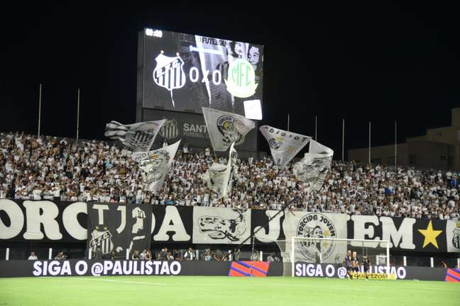 Emotion, anger and euphoria: the mix of feelings of the fans in Vila at Santos’ debut
