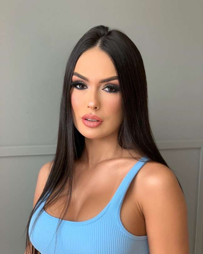 Confined to “BBB 23”, Larissa is unaware that her grandfather is dead