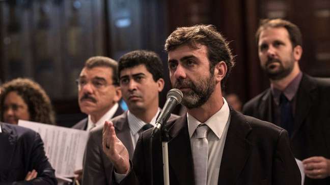 Marcelo Freixo em foto de 2017; atualmente &agrave; frente da Embratur e subordinado &agrave; ministra do Turismo, o pol&iacute;tico fluminense tem como marca na sua trajet&oacute;ria o combate &agrave;s mil&iacute;cias