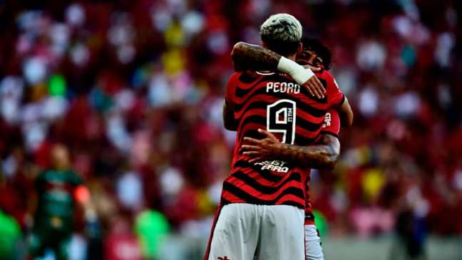 Nada mudou: Pedro e Gabigol estreiam nova numeração com gols pelo Flamengo