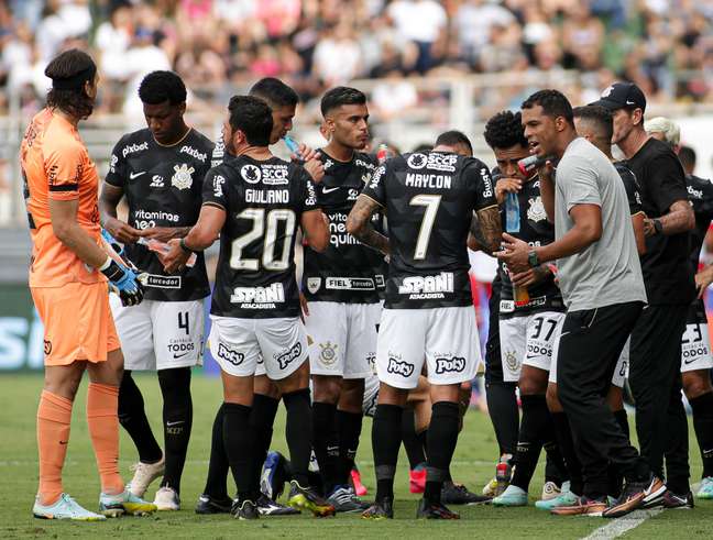 Buscando resposta, Corinthians pode ter escalação mais próxima do ideal contra o Água Santa
