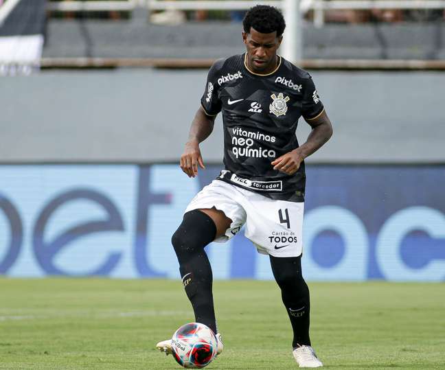 Zagueiro comemora dez anos de chegada ao Corinthians: 