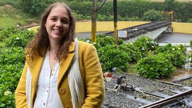 Tr&ecirc;s meses depois de ser contratada, Julia foi promovida de cargo, faltando pouco tempo para sair de licen&ccedil;a maternidade
