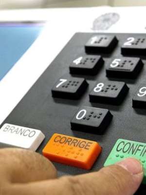 Prefeitos e vereadores eleitos tomam posse neste domingo