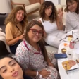 Internada mais uma vez, Preta Gil faz 'piquenique' com amigas no hospital