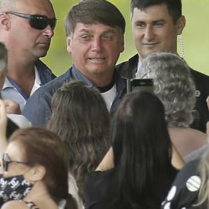 "Menos da metade da população tomará vacina", diz Bolsonaro