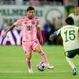 Troca de camisas, cartão amarelo e maestro: veja como foi o jogo de Messi contra o Palmeiras