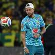 Neymar brinca com bola e 'resenha' com presidente da CBF antes de amistoso entre Brasil e Panamá