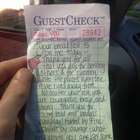 Camarera paga cuenta de bomberos y recibe mucho más a cambio