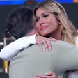 Lívia Andrade fala pela 1ª vez sobre briga com Dona Déa e chama Huck de "fofoqueiro"