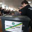 Quase 1 milhão de brasileiros que vivem no exterior poderão votar hoje