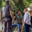 PMs são denunciados por tentar matar motoboy tomando banho em Santos
