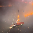 Beyoncé fica pendurada em carro suspenso durante show nos EUA