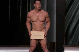 Oscar 2024: John Cena surge pelado no palco para entregar prêmio de melhor figurino