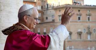 Fiéis acolhem Papa Leão XIV entre entusiasmo e ceticismo