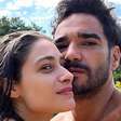 Caio Blat reage a beijo de Luisa Arraes em cantor: 'Só aumenta o amor'