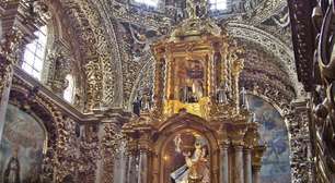 Capela coberta de ouro encanta turistas em Puebla