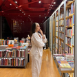 Rafa Kalimann e Nattanzinho gastam R$ 10 mil em livros para casa nova