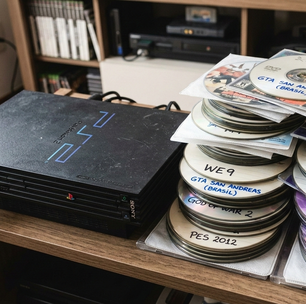 Camelódromo, Memory Card e madrugada: o ritual social do PS2 no Brasil