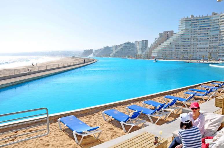 San Alfonso del Mar, Algarrobo, Chile: este resort privado em Algarrobo, no Chile, possui a maior e mais profunda piscina do mundo. Ele ocupa 19 hectares e possui 66 milhões de galões de água do mar