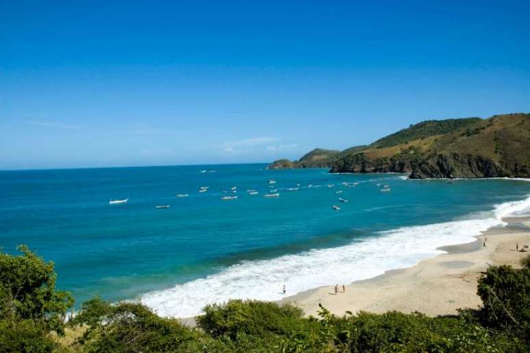 Ilha de Margarita, Venezuela. Menos de 40 minutos de vôo separam Caracas, capital da Venezuela, da cidade de La Asunción, principal cidade da Ilha de Margarita. Margarita, a maior das ilhas do Caribe venezuelano, tem sol o ano inteiro, lindas praias para todos os gostos, antigas fortalezas e diversão noturna a ritmo de salsa e outros ritmos latinos