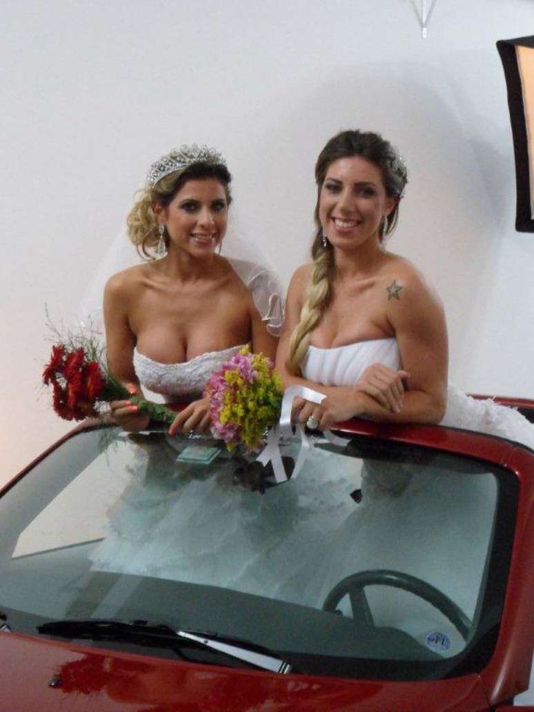 As irmãs Ana Paula e Tati Minerato fotografaram para o Guia da Noiva do próximo mês, em São Paulo