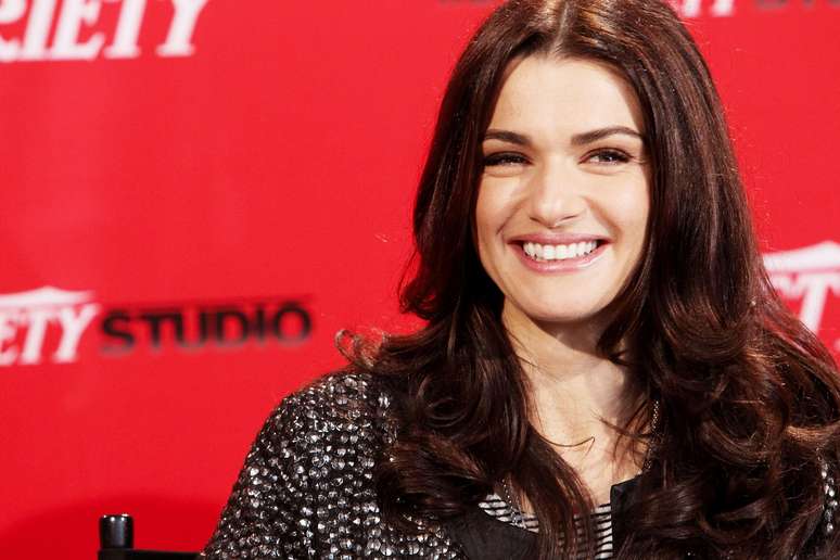 Com a ajuda de alguns produtos de beleza você pode ter a pele da atriz Rachel Weisz