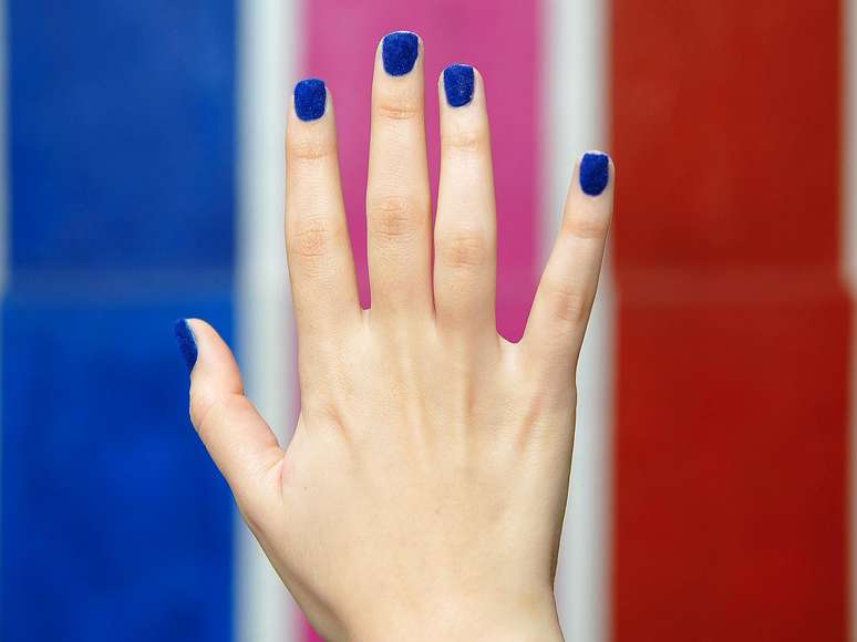 Fique ainda mais na moda usando unhas de plush nas cores do inverno