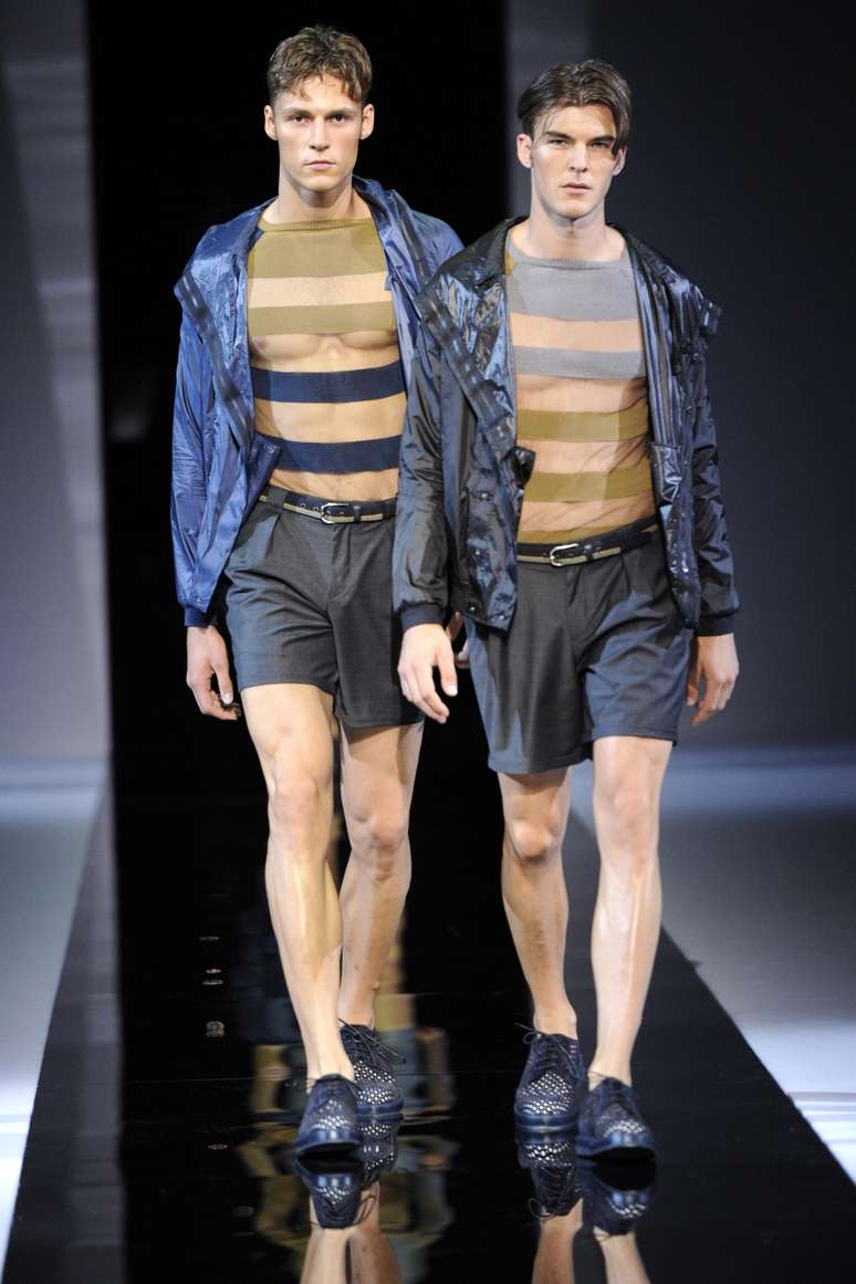 A transparência se destacou no desfile de Emporio Armani