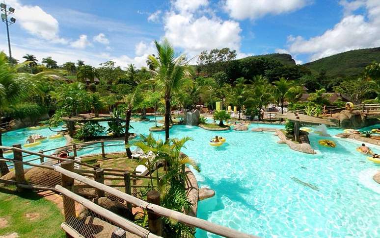 Hot Park, Goiás, Brasil: localizado no centro-oeste do país, o parque aquático possui diversas piscinas e atrações com águas quentes. O parque apresenta a mega atração Praia do Cerrado e está ao lado do Rio Quente Resorts, que oferece oito opções de hospedagem e o Parque das Fontes