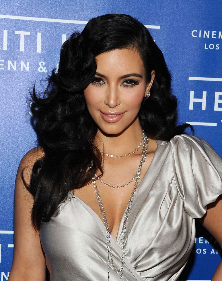 Kim Kardashian diz que é muito crítica quando o assunto é a própria imagem 