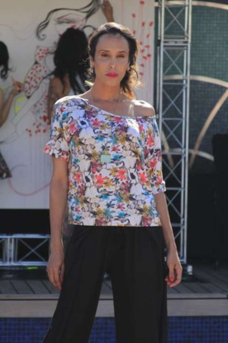 Carol Marra no desfile da Karin Feller no Brazil Fashion Cruise 2012