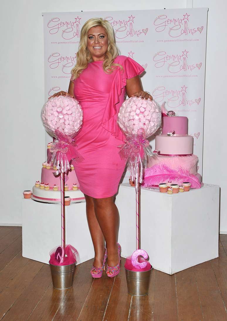 Para o evento, Gemma usou um vestido pink, que marcava a cintura 
