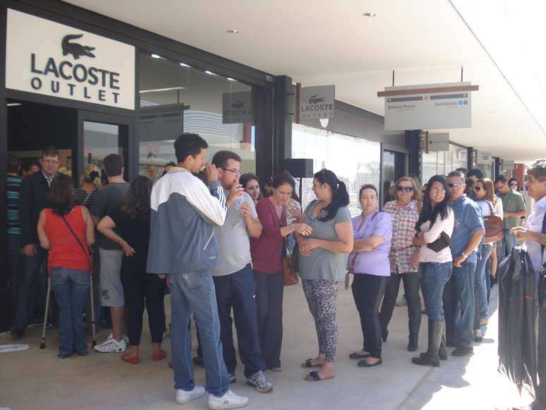 Lacoste teve fila para entrar no dia da inauguração do novo Outlet Premium Brasília