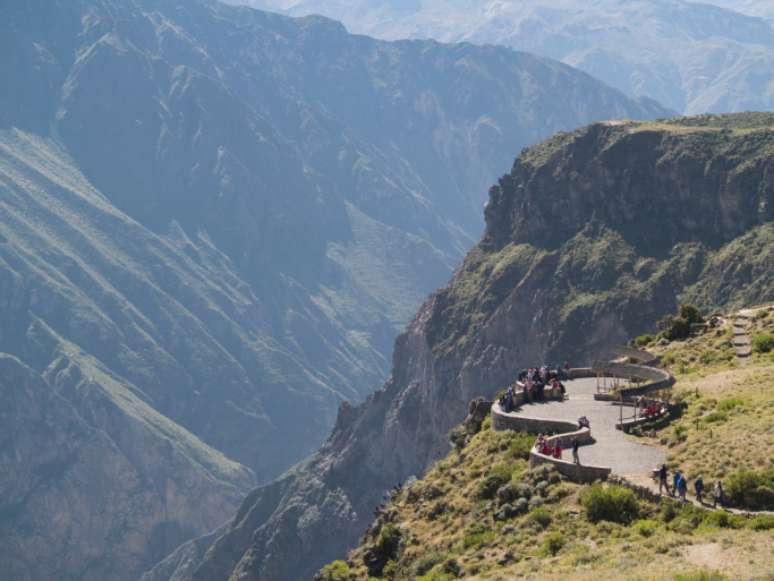 O Colca Canyon é duas vezes mais profundo que o Grand Canyon, nos Estados Unidos, com uma profundidade de 4160 metros