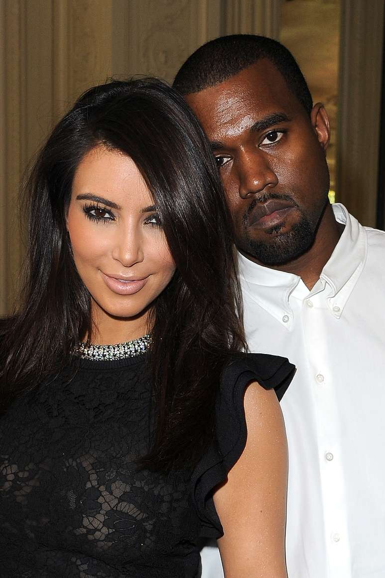 Kim Kardashian e Kanye West são conhecidos pelo engajamento no mundo da moda